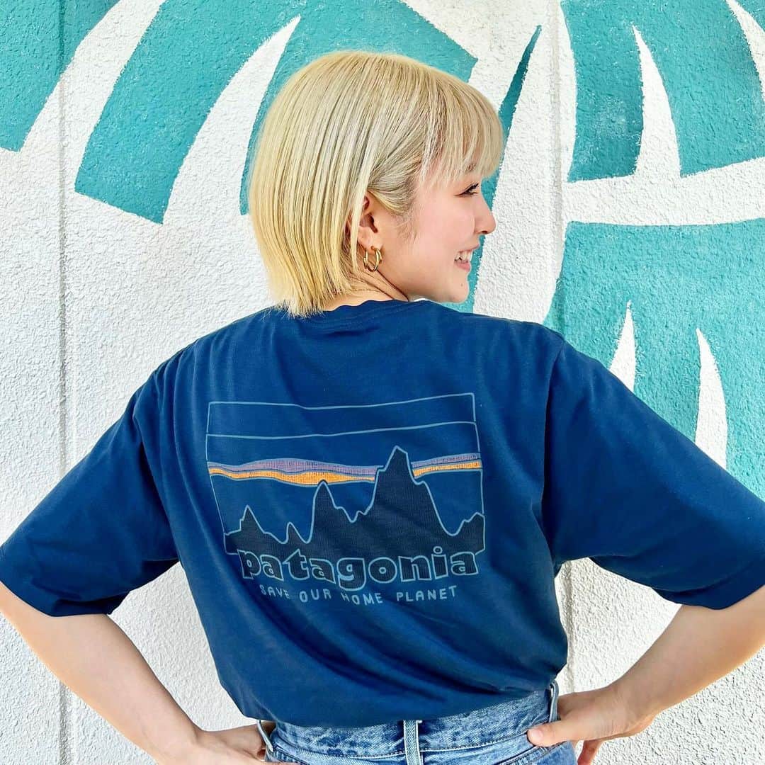 富久美玲のインスタグラム：「_ . 友達からの誕生日プレゼント〜🎁 . 何気青色の服もっとらんくて新鮮💙 patagoniaていうのがまた可愛い！ . @patagonia  ▷Mサイズ . #私服#身長152cm#mireistylecode#ootd#トップス#半袖#tシャツ#patagonia」
