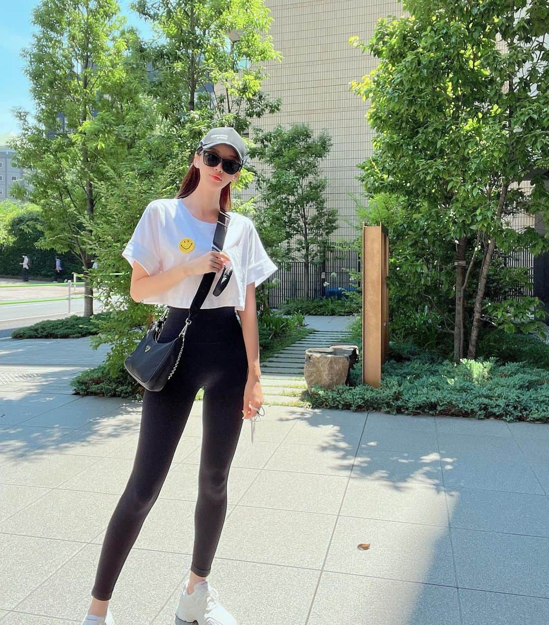 のインスタグラム：「#ほぼ毎日このスタイル   🤔」