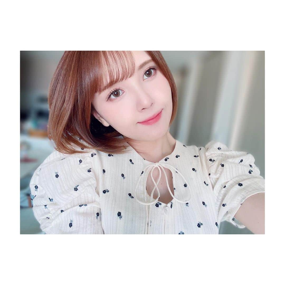 鬼頭明里さんのインスタグラム写真 - (鬼頭明里Instagram)「髪の毛迷走中💇‍♀️  ウルフから一旦切り揃えてボブにして そのままなんとなく伸びていってる🤔」7月1日 14時26分 - akarikito1016