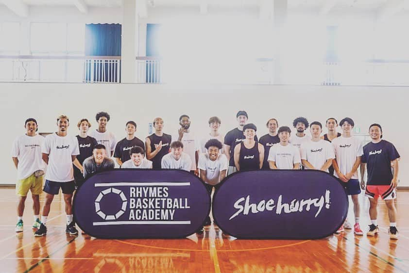 仲西淳のインスタグラム：「Shoehurry宮古島キャンプ2022  8日間の中で沢山の  #Hardwork #Intensity #Energy  を感じる事が出来た。  何よりもメンバー達が自分と向き合う姿にモチベーションをもらったし、学びが多かった日々🏀  このキャンプで得た事をそれぞれのシーズンの糧になるように🙏🙏🙏  宮古島はとにかく活気があって綺麗で世界に誇れる海がありました！  オフの日におっちゃんズで熱帯魚見てはしゃいでたのはここだけの話🤫🐠  See you next summer Miyako💪  -------------------------------- #Shoehurry #Teamshoehurry #bleague #bリーグ #日本バスケ #宮古島 #Miyakoisland #松本リオン健児  #青木保憲  #寺園脩斗  #ジャワラジョゼフ  #佐藤誠人  #荒川颯 #ディクソンjrタリキ  #荒谷裕秀  #古河ウェスリー  #塚本雄貴  #岡田泰希  #大崎翔太  #久岡幸太郎 #鈴木悠介  #福井航介  #ウィタカケンタ  #植松義也 #相原アレクサンダー学 #渡辺翔太 #桶谷大」