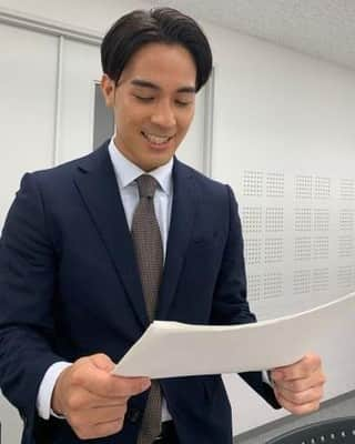 テレビ朝日アナウンサー公式さんのインスタグラム写真 - (テレビ朝日アナウンサー公式Instagram)「【アナウンサーへの道】NO.19 ～スポーツニュース～ 試合の見どころがギュギュっと詰まっているスポーツニュースは、読んでいて思わず感情移入してしまいます！ 低音で響かせたり、ここぞという時に盛り上げたり。　 まだまだ先輩方にはほど遠いですが、「ワクワク感」を届けられるよう練習に励みます💪 #武隈光希 #たけくまみつき #感情移入 #盛り上がる #低音 #新人アナウンサー #テレビ朝日 #スポーツニュース」7月1日 18時00分 - tvasahi_announcers