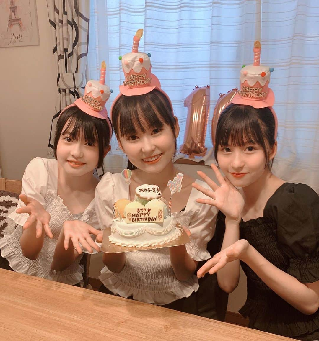 中田華月のインスタグラム：「るかお誕生日おめでとう🩷  だいすき！！！！  @r_ebincho  @mone.mone19」