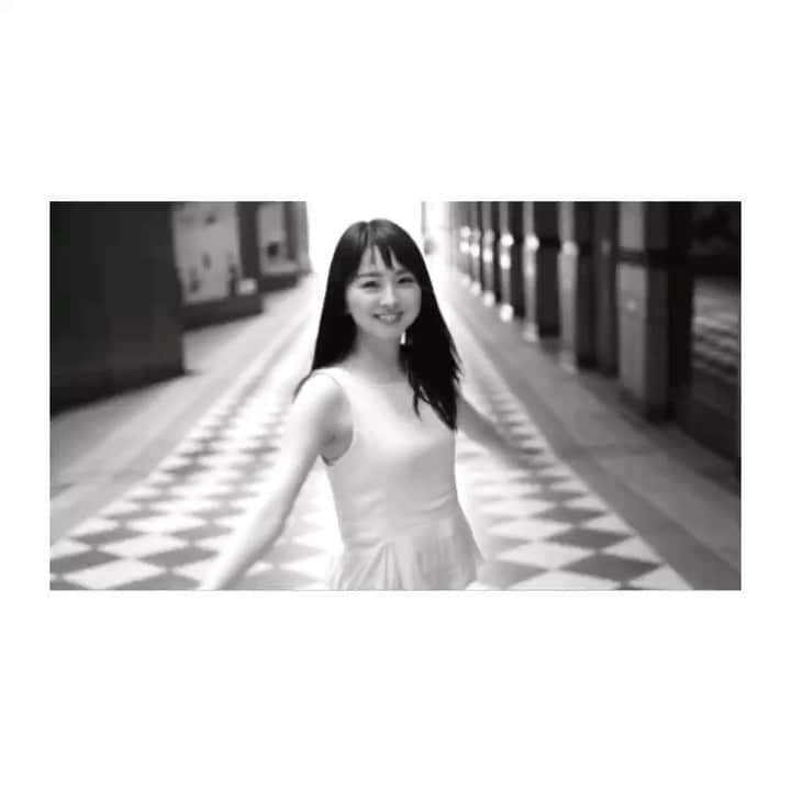 荒井レイラのインスタグラム：「✂︎ ✂︎ ✂︎ ⁡ オン眉デビュー  幼くなったと言われます。 この歳になったら褒め言葉です。 やっほーーーーい」