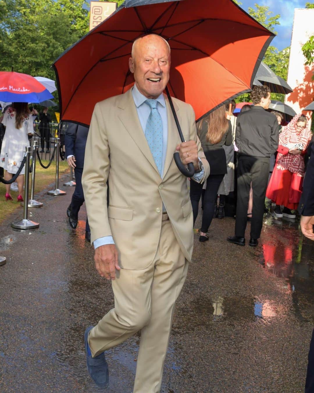 ノーマン・フォスターのインスタグラム：「At the showery Serpentine evening event last night in London .」