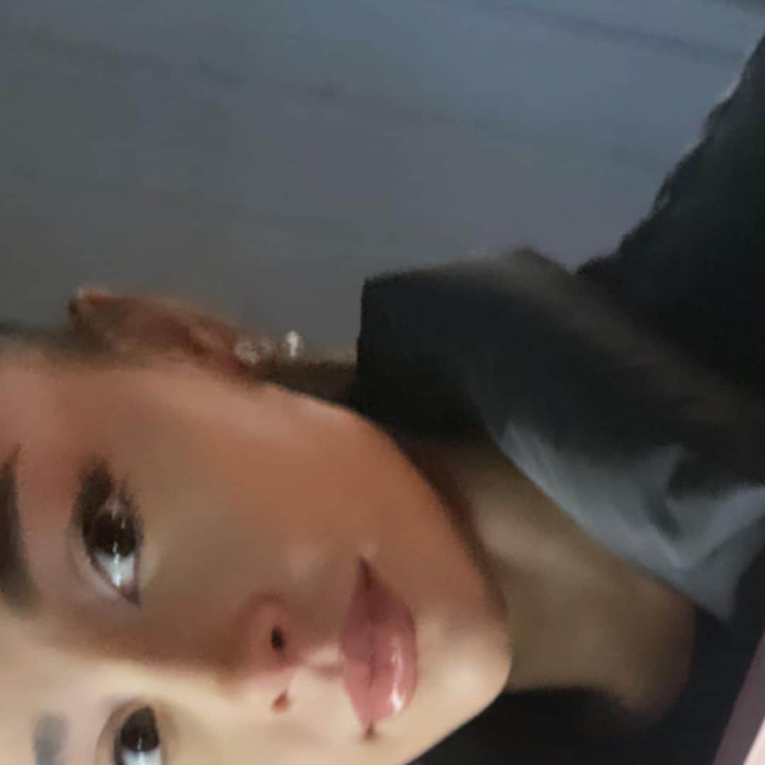 のインスタグラム：「i love you i love you」