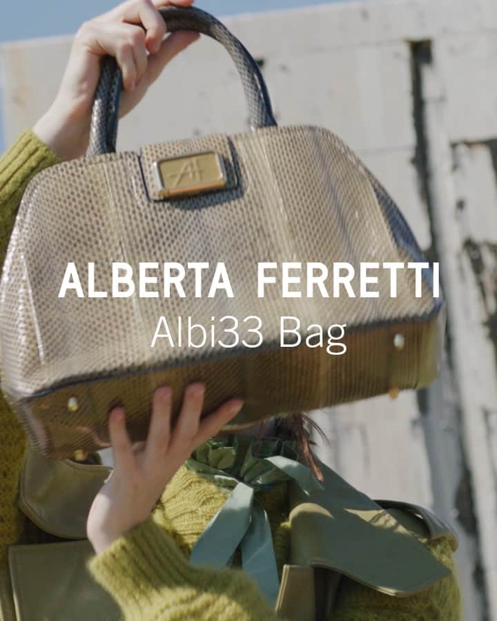 アルベルタフェレッティのインスタグラム：「The #Albi33Bag launches today! Discover the new Alberta Ferretti IT bag via link in bio and our boutiques.  #AlbertaFerretti #PreFall2022」