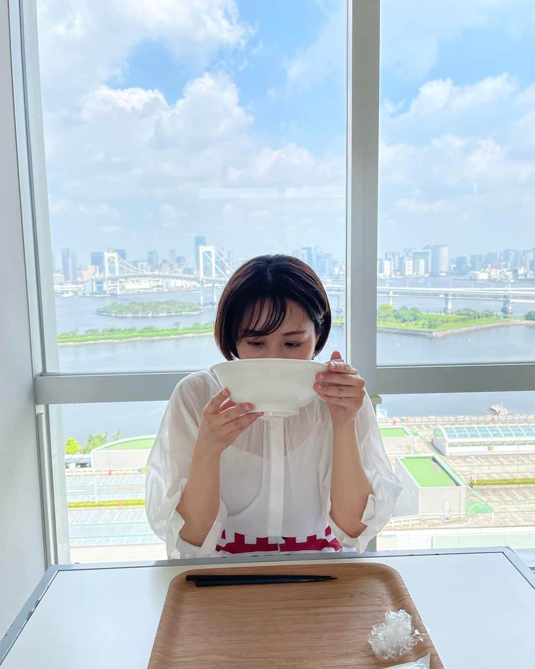 のインスタグラム：「ラーメンごっつあんです。 #爆買いスター恩返し  #収録終わっても食べ続けるあこちゃんの図  ちなみに #魔女に言われたい夜の打ち合わせ中に電話がきまして #まあ焦ったよね #事前にロケ日くらい教えてくれい」