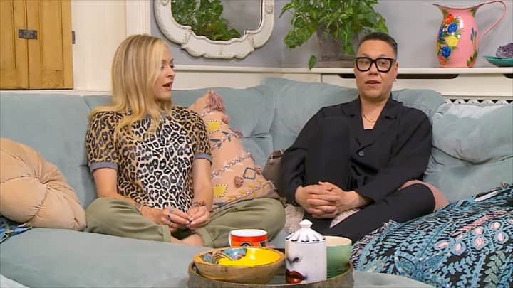 ファーン・コットンのインスタグラム：「Me and @therealgokwan are back on @c4gogglebox on @channel4 tonight  #CelebrityGogglebox  and it’s a Pride special❣️  #PrideAllOver」