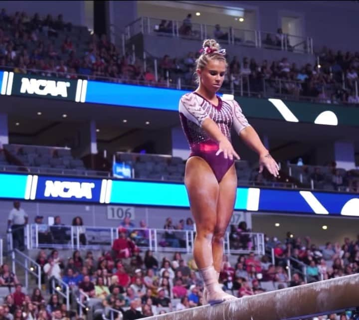 ラガン・スミスのインスタグラム：「This moment✨Clinched it🏆 #ncaagymnastics #nationalchampions」