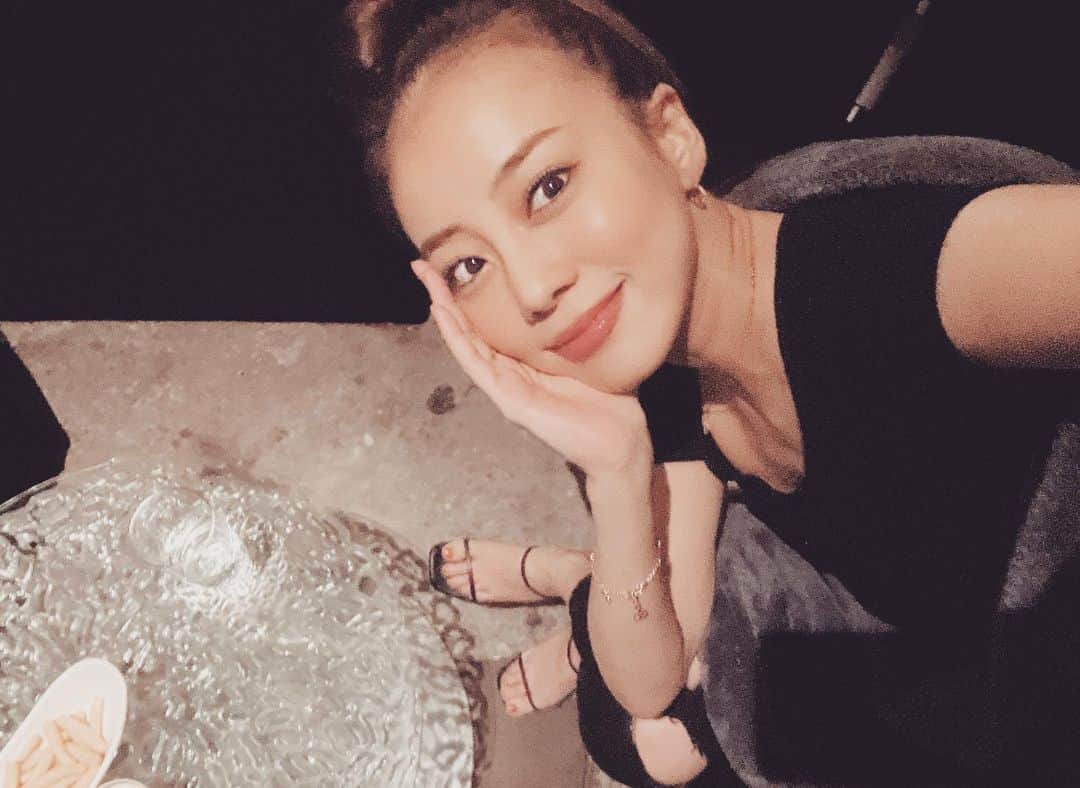 あびる優のインスタグラム：「7月スタート🎋 35歳も残り僅か🫣💦 毎日毎日暑いので、こまめにしっかり水分塩分補給して猛暑を乗り切りましょうね🙂✊❣️  #gn#July#7月#😊#😴#🎋#💋#❤️」