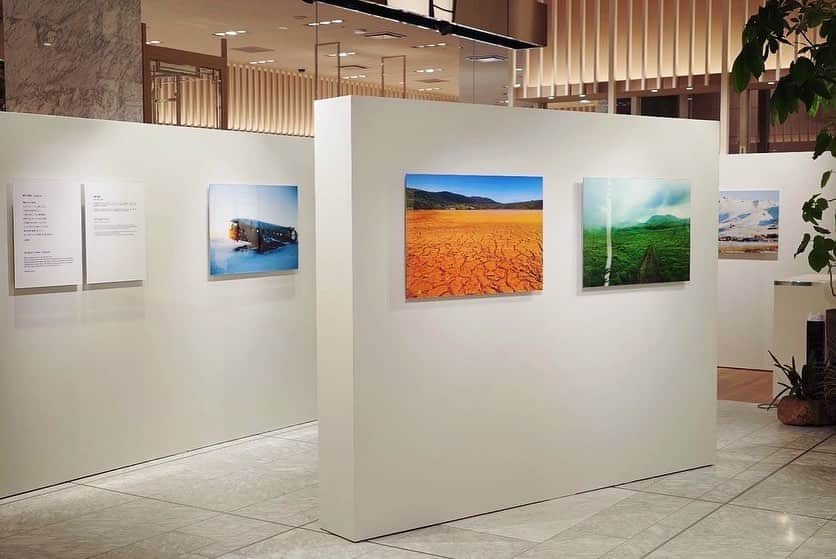 山田智和さんのインスタグラム写真 - (山田智和Instagram)「写真展「都市の記憶 -Landscape-」展を、 伊勢丹新宿店 メンズ館1階にて開催しております。  フォトTシャツなども作ったので是非に。  山田智和 写真展​「都市の記憶 -Landscape-」 会期：2022年6月22日(水) - 7月12日(火)午前10時〜午後8時 会場：伊勢丹新宿店 メンズ館1階 プロモーション 住所：東京都新宿区新宿3-14-1 アクセス：東京メトロ丸ノ内新宿三丁目駅徒歩1分、JR 新宿駅徒歩5分​  伊勢丹新宿店 メンズ館1階 プロモーション  @isetanmens_the_promotion」7月1日 23時05分 - tomoymd