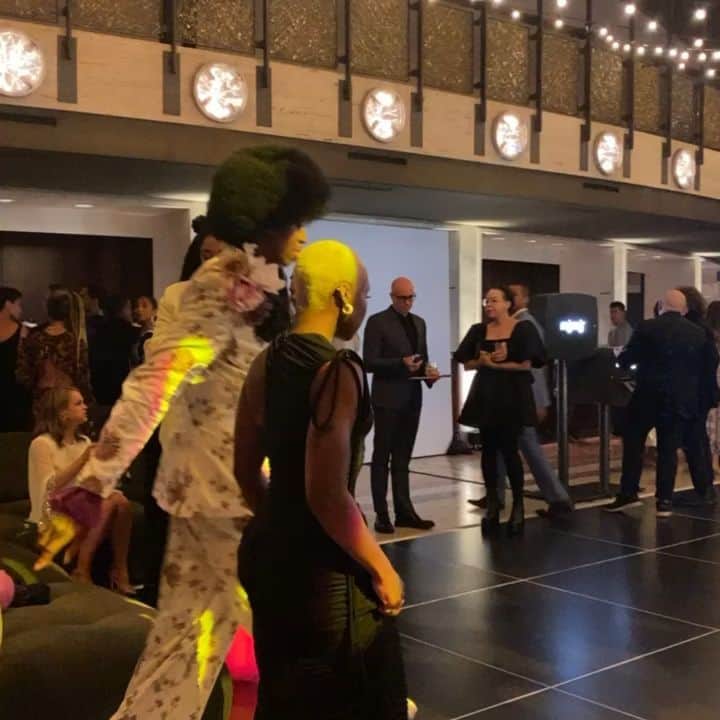 J・アレキサンダーのインスタグラム：「GoodMorning Afternoon and Evening friends and fans its #fbf and im flashing back 13seconds of #jaywalking out of #june into #july with @cynthiaerivo at the #AileySpiritGala at @lincolncenter in nyc  Enjoy your weekend everyone.  Thank you @alvinailey @tamhouston  #alvinailey #alvinaileyspiritgala #dance #runway #jrunway #jaywalking #jayrunway #missj #missjalexander #jaywalkingchallenge #cynthiaerivo #francisalewis111 #antm #actress  #singer #fashion #floral #floralprint #brocade #silk #silkbrocade #ballet」