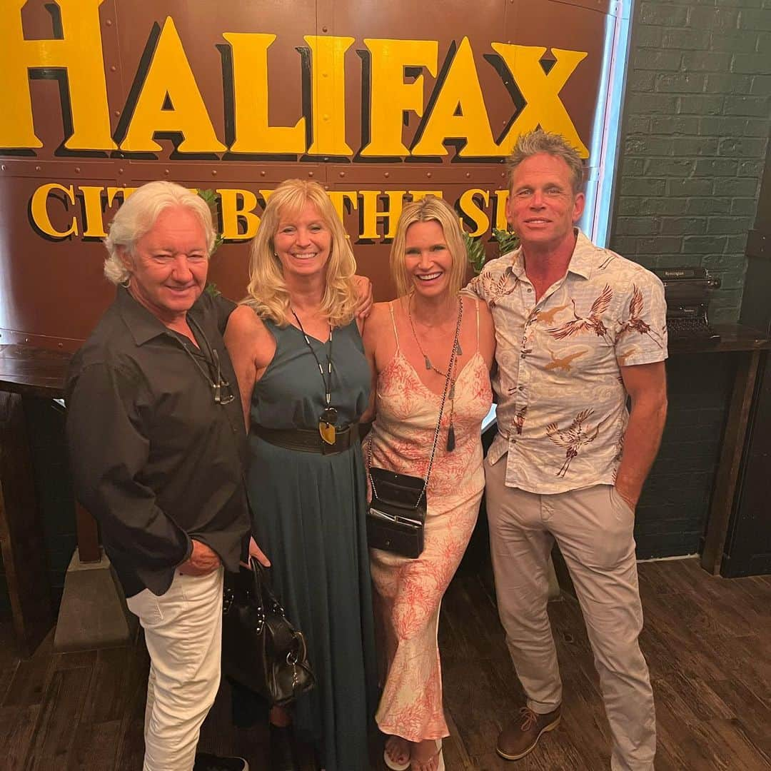 ナターシャ・ヘンストリッジさんのインスタグラム写真 - (ナターシャ・ヘンストリッジInstagram)「Thanks a million for making #Halifax #novascotia such a memorable trip for us Donna and Carl Sparkes we had some good laughs and some great food!! I’m forever in awe of how gorgeous your view is and how delicious @themercantilesocial is #happycanadaday 🇨🇦🍁 @madonnamolloy  @hijackleader」7月2日 0時50分 - natashahenstridge