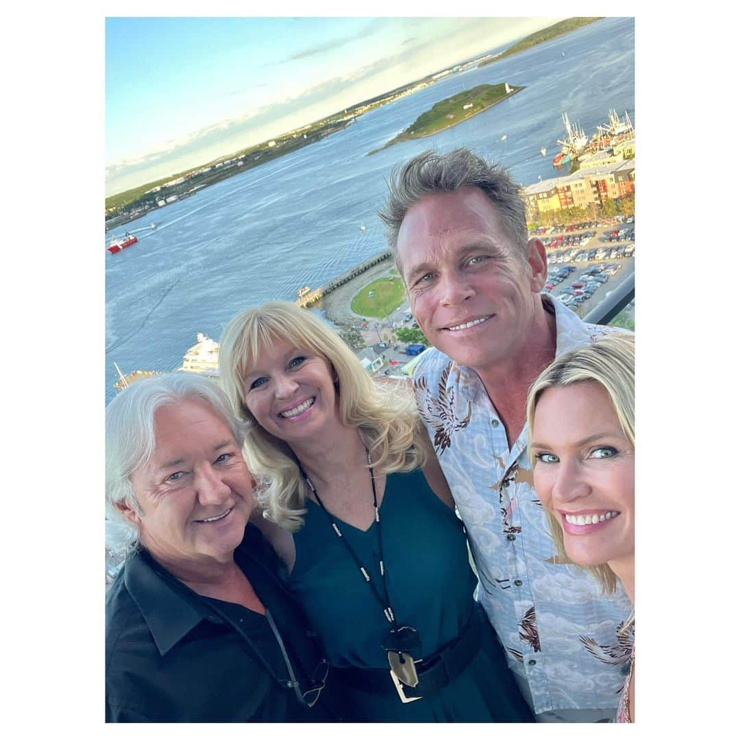 ナターシャ・ヘンストリッジのインスタグラム：「Thanks a million for making #Halifax #novascotia such a memorable trip for us Donna and Carl Sparkes we had some good laughs and some great food!! I’m forever in awe of how gorgeous your view is and how delicious @themercantilesocial is #happycanadaday 🇨🇦🍁 @madonnamolloy  @hijackleader」