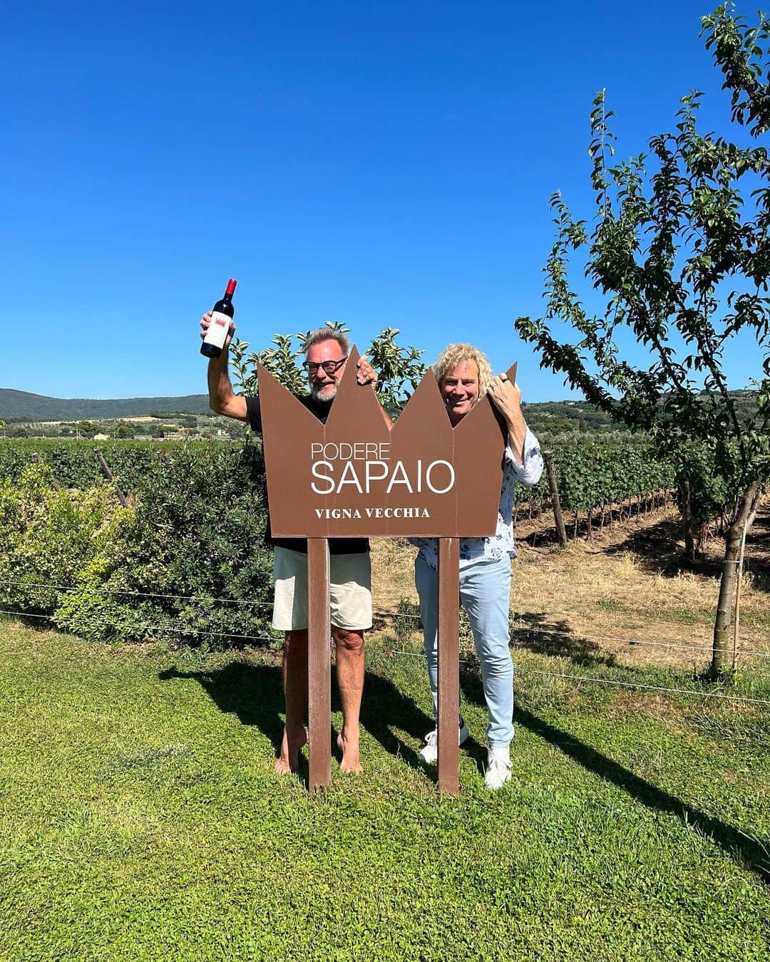 デヴィッド・ブライアンのインスタグラム：「Great day at Sapaio!! Gratzi to Massimo !!!! Great bulgheri wine!! And thanx for a great lunch too !! 😎🍷🍷🍷🎉🎉」