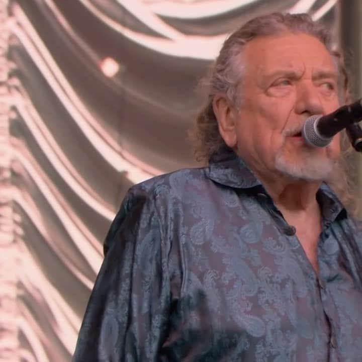 ロバート・プラントのインスタグラム：「Did you catch Robert Plant and Alison Krauss’ live performance of High and Lonesome from the 'Raise The Roof' album at #Glastonbury? If you missed it, you can watch it back now on BBC IPlayer.」