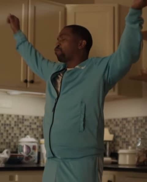 アース・ウィンド・アンド・ファイアーのインスタグラム：「Catch In The Stone on @shothechi + We’ll be in the Chi, in the flesh, tomorrow at Hollywood Casino Amphitheater. Raise your hand if you know that feeling! 🖐🏿」