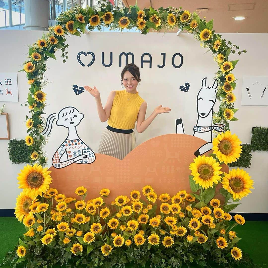 のインスタグラム：「さあ！ 今日から夏の小倉競馬のスタートです🐎🌻  UMAJO SPOTもとっても素敵な夏模様！ 素敵な向日葵でお出迎えしてくれました😍🌻  写真スポットも新たに増えて映え要素もたくさんですし、ゆっくりできるスペースも健在です☺️  皆様ぜひお立ち寄りくださいませ💓  #小倉競馬場 #umajo  #umajospot」