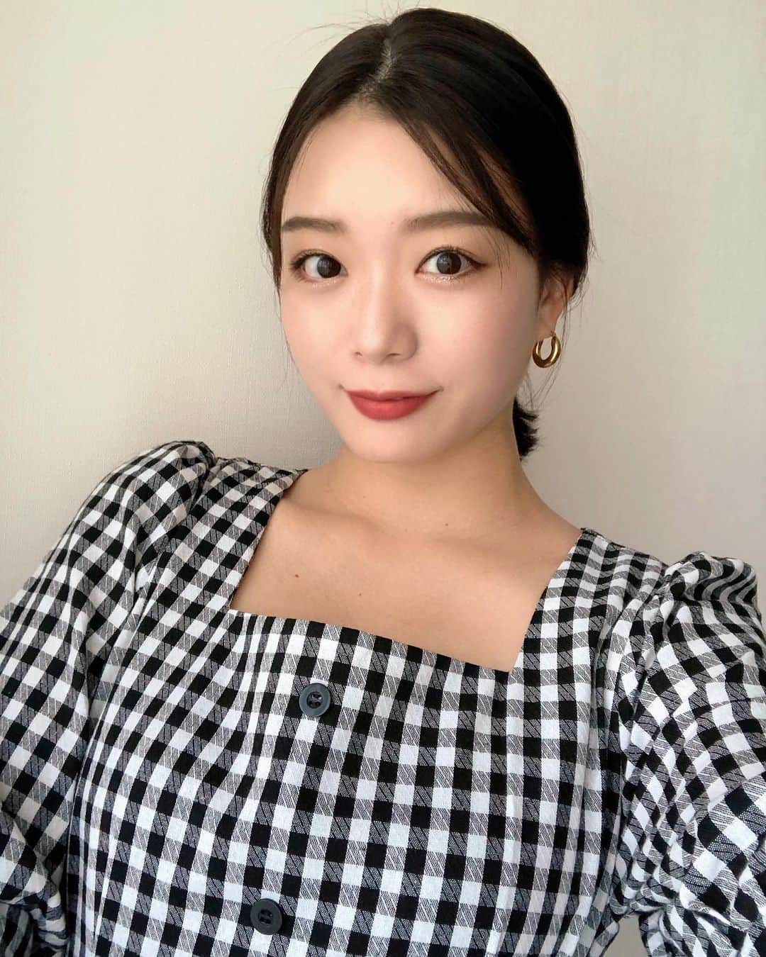 のインスタグラム：「美味しいクッキーを焼きそうな日の私です(?)🍪 #selfie#自撮🍎」