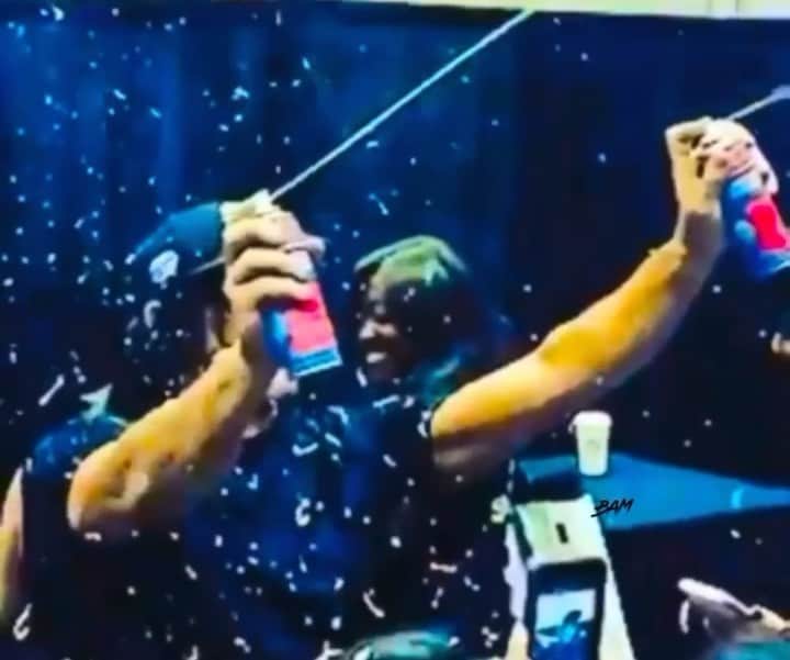 ノーマン・リーダスのインスタグラム：「😳🦷💄」