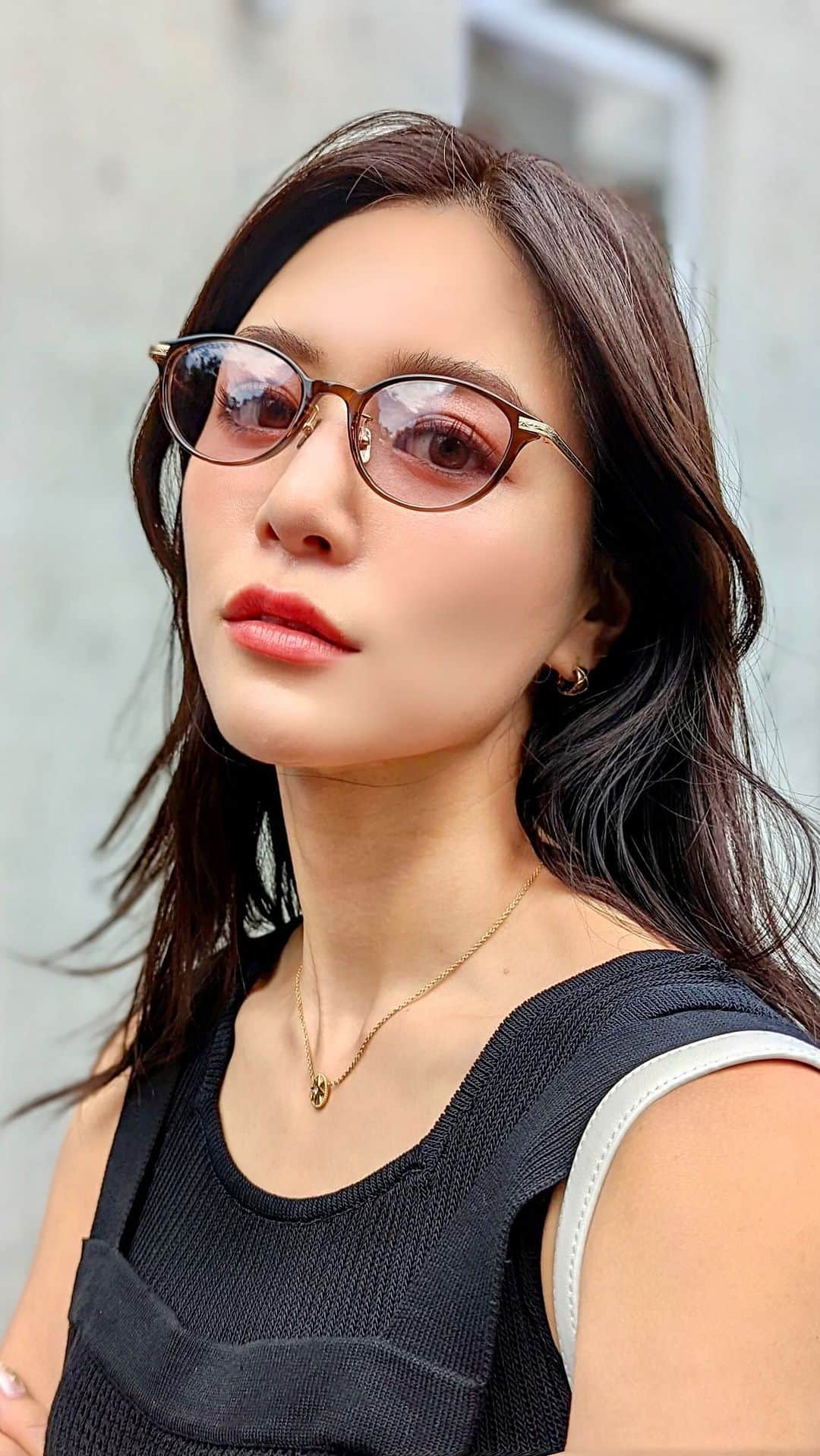 のインスタグラム：「dress... @blueserge_official  bag... @folnua_jp  sandals... @maisonvalentino  sunglasses... @maison_de_luxe_sanae  . #サングラス #モノトーンコーデ #sunglasses #夏コーデ #夏服コーデ #サングラス女子 #夏服」