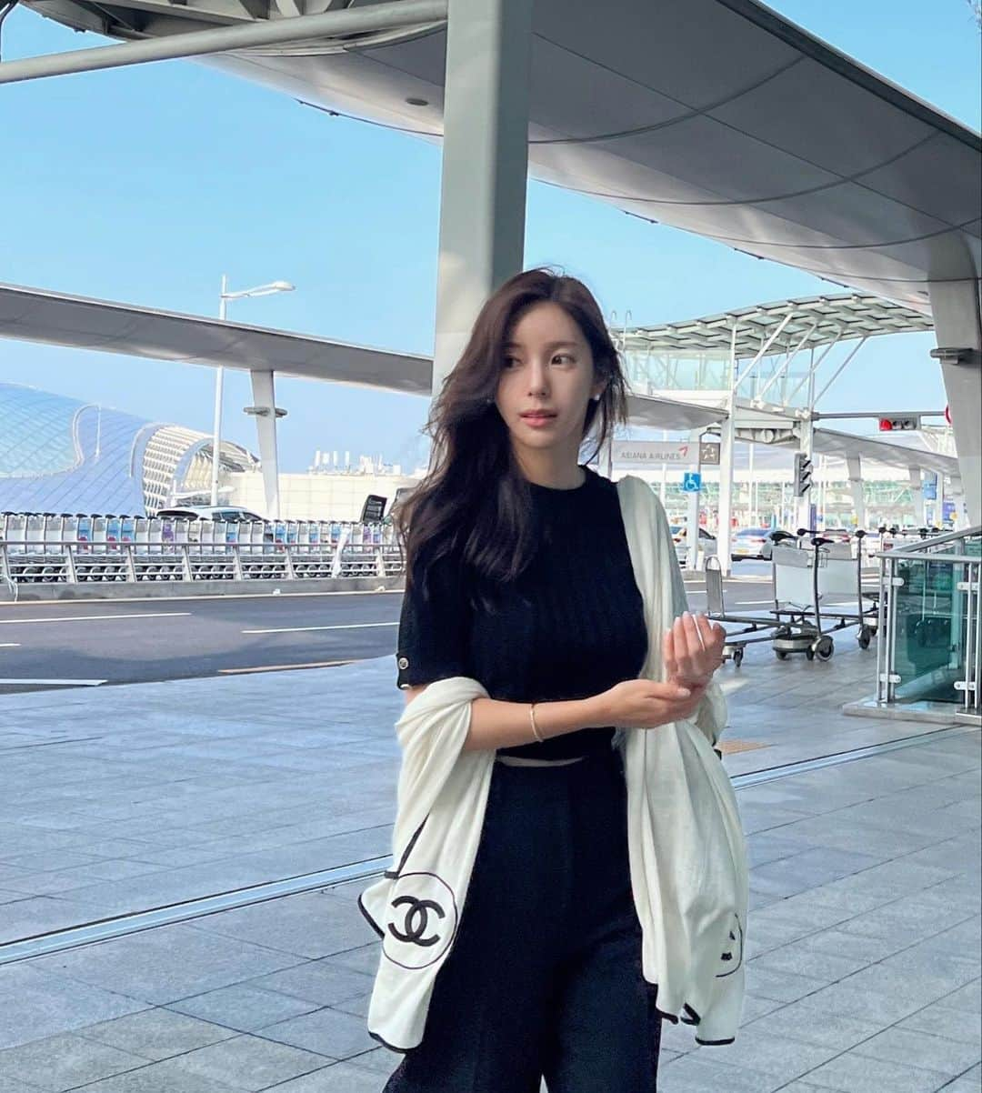 ヤオンイのインスタグラム：「#밤샘 잡업후 출국 #출장  #나름공항룩 #얼마만..」