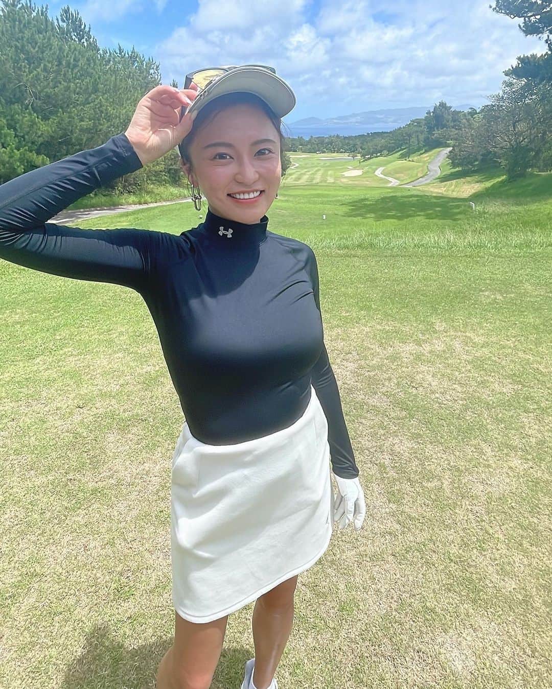 のインスタグラム：「⛳️ 沖縄でゴルフ！暑過ぎて大変💦 でも幼馴染達と楽しめました❣️ ゴルフと食べ物の写真しか投稿してない🤣 近々お仕事の写真も撮らなきゃ👀」
