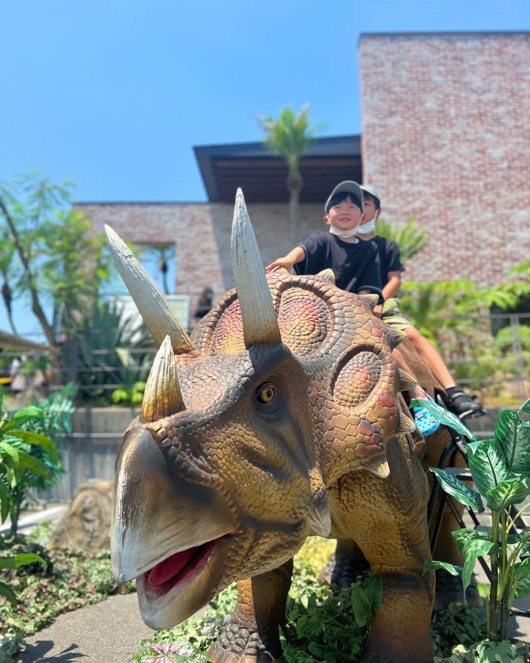 ONIJUS COFFEE VILLAGEのインスタグラム：「. 🦖🦖🦖 #明日三日の17時までです😊」
