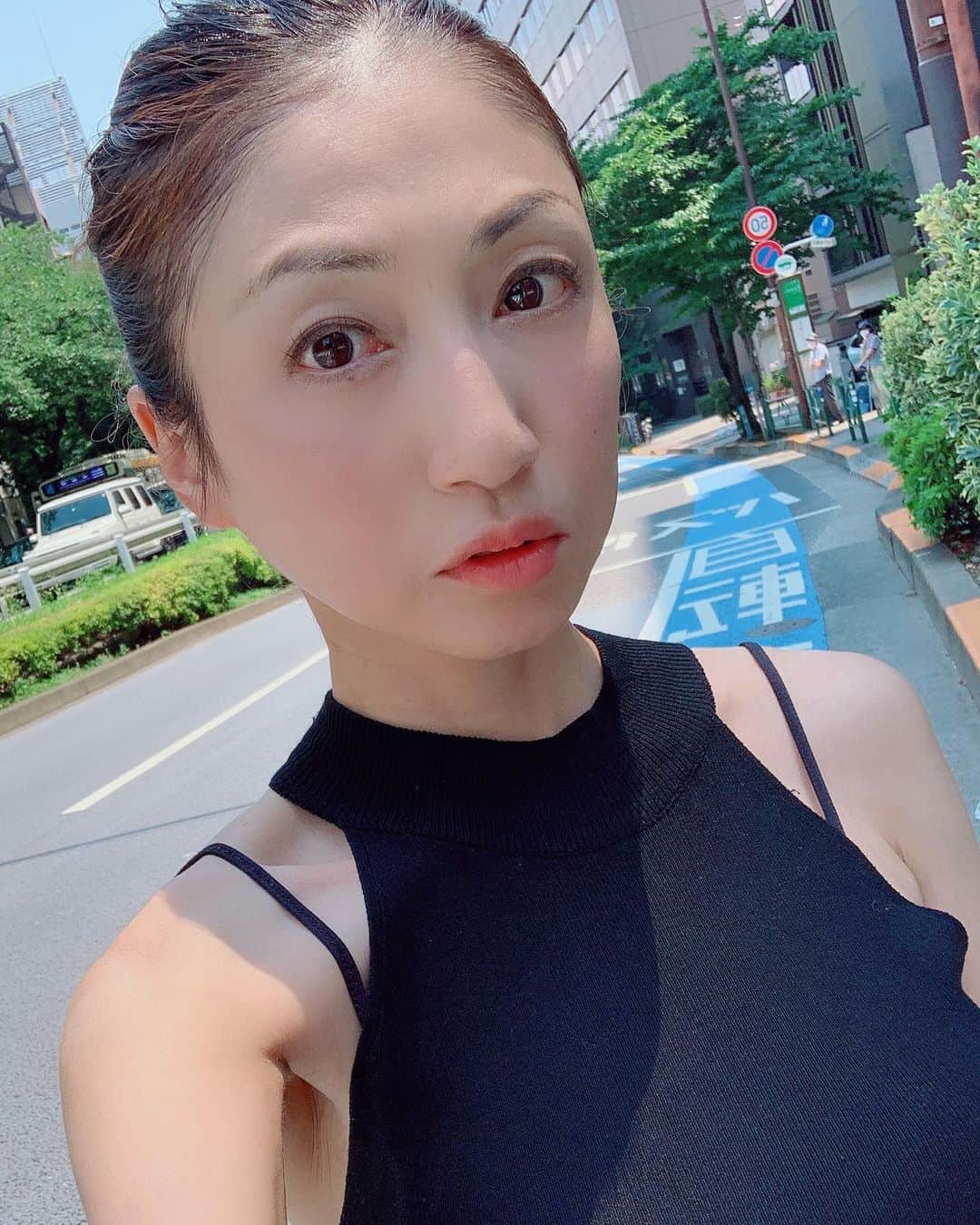 中川愛海さんのインスタグラム写真 - (中川愛海Instagram)「暑い💦😵 皆様熱中症にはお気をつけて！水分しっかり取らなきゃ❗️ レモンサワー🍋飲みたい🥂 #中川愛海 #一日一回カンパイ」7月2日 12時13分 - ami_nakagawa_