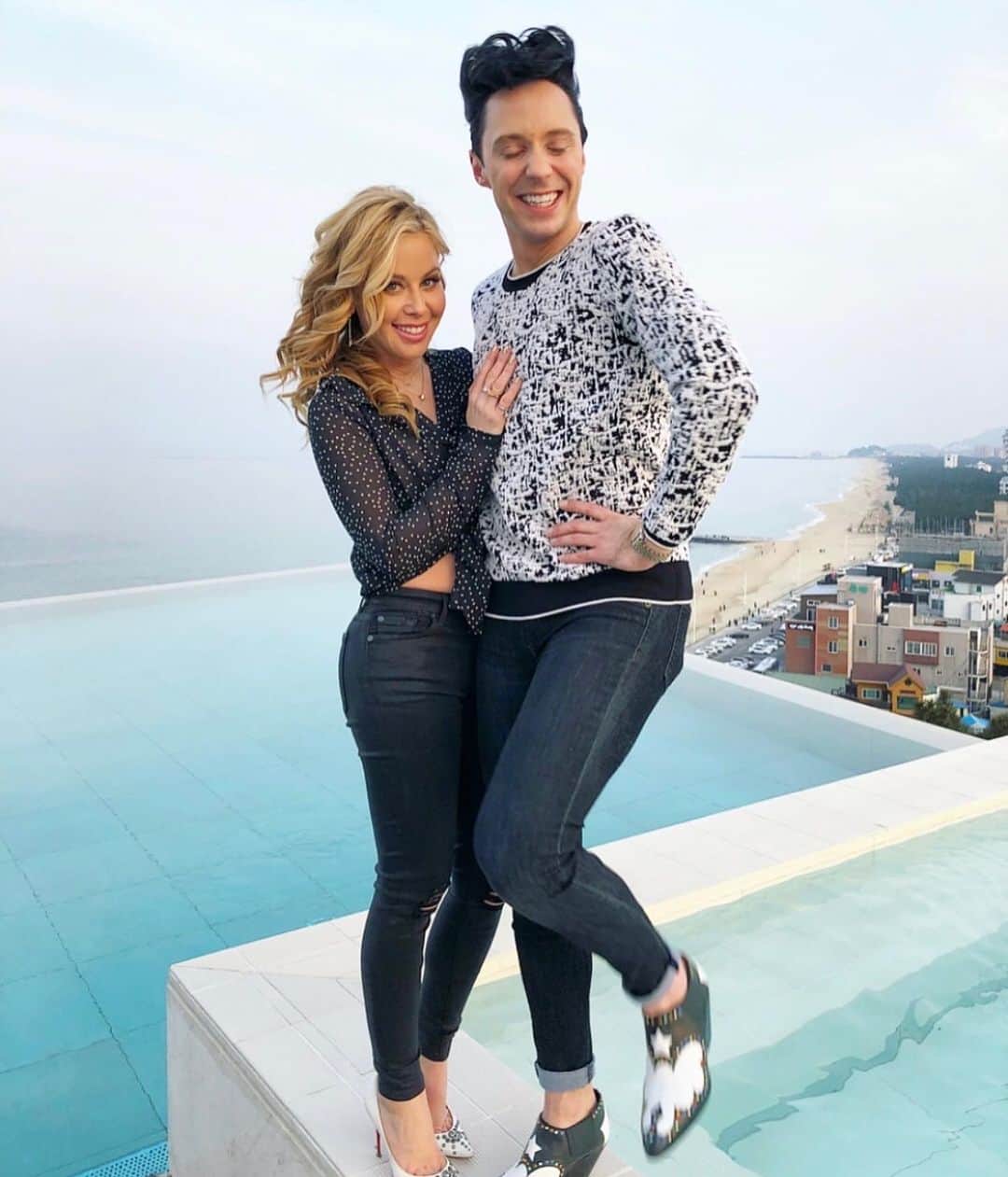 タラ・リピンスキーのインスタグラム：「July 2nd. The day the world got JOHNNY. And we are all better off for it. What a brilliant, funny, caring, sensitive soul that I’m so lucky to call my friend.   J- I hope this year brings you laughter, love and happiness. And never forget all the joy and happiness you bring to all of those around you. You are so special!   Also- I love these pics of us-  Snapshots of my life with you. Traveling the world together and sharing experiences of a lifetime. These pics are also off air moments. Those are my FAVORITE moments with @johnnygweir  The giggles, talks and work exhausted naps that have bonded us over all these years.   J, thank you for that- thank you for being you and loving me. I walked away from our month long 2022 Olympic adventure feeling closer to you than ever. We have been through so much together both professionally and personally and I’m truly lucky that I get to do that with you by my side.   #happybirthdayfriend」