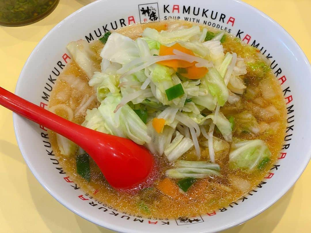 AYASAさんのインスタグラム写真 - (AYASAInstagram)「🍜 おいしいラーメンのとろとろな白菜が好きすぎて、とろとろな白菜をいっぱい食べたくて野菜追加したら違うニュアンスの野菜が追加された時の神座さん。 美味しかったよ… 野菜もいっぱい摂取できて健康的だったよ… でもね… ワタクシはとろとろな白菜をいっぱい食べたかったんや🥺 ・ ・ #どうとんぼり神座 #神座  #おいしいラーメン  #とろとろな白菜てなに #投稿が2つ続いたということは」7月2日 23時42分 - ayasa_doya