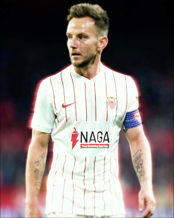 イヴァン・ラキティッチのインスタグラム：「Ready for this new season? I Am! Let’s go Seville | Listos para esta nueva temporada? Yo si! Vamos Mi Sevilla ! 🤩💪🏼🔴⚪️⚽️🏟 @sevillafc   #rakitic #sevillafc #laliga #championsleague」