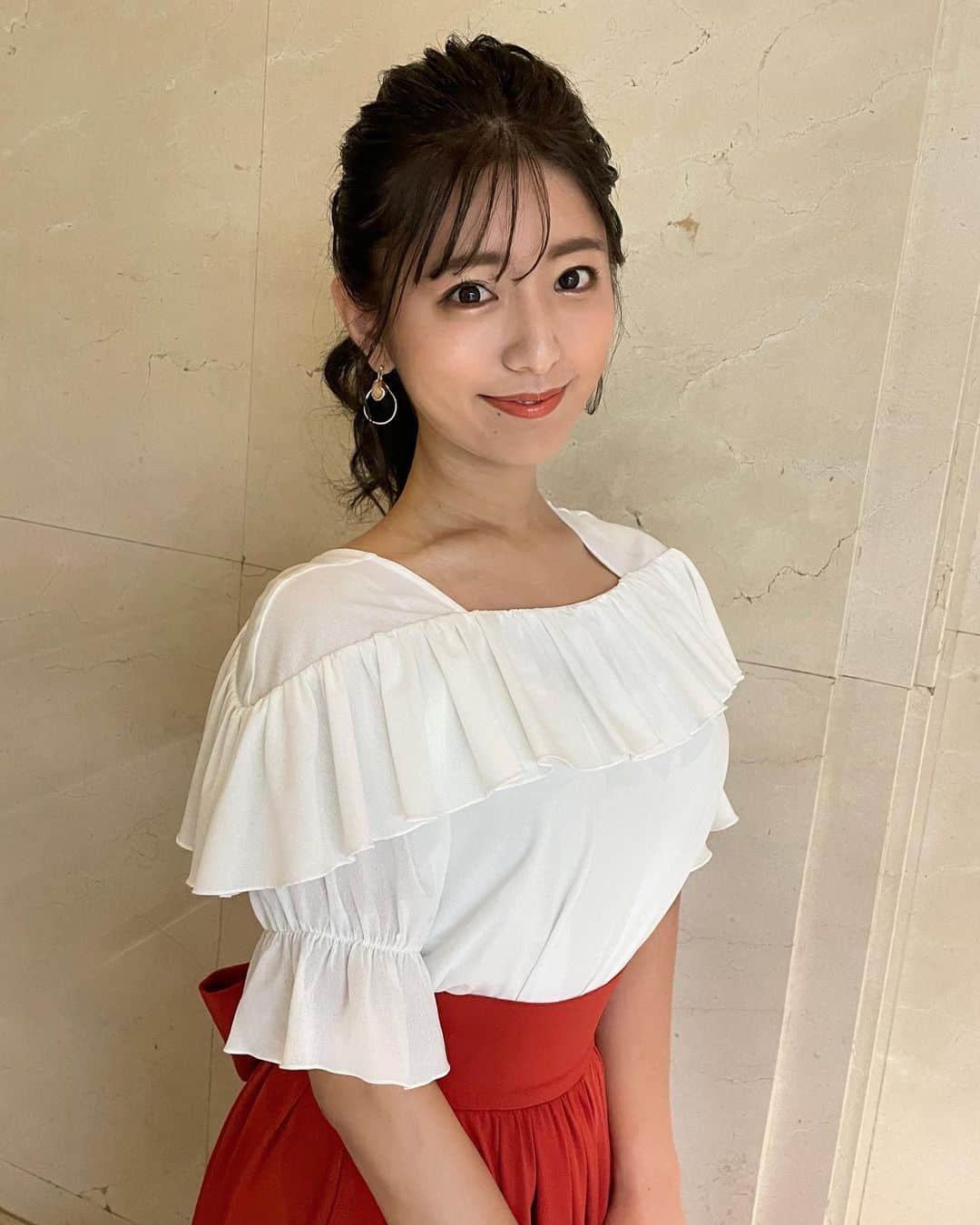 のインスタグラム：「👗 . #東京インフォメーション #衣装 暑い日が続いていますね🫠 熱中症気をつけてください！ オレンジのスカートがかわいかった🧡」