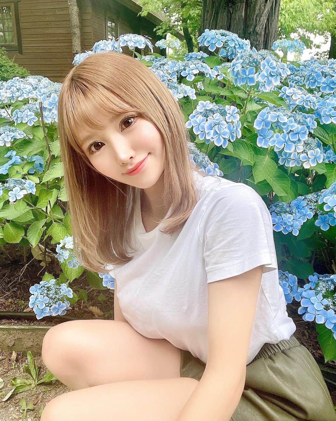 佐崎きさきのインスタグラム：「紫陽花が華やかに映る時期は 一瞬な様に。 . 一瞬一瞬も大切に して生きたいなぁ🥰 . . .  #腹筋 #肌肉 #腹肌 #照片 #性感內衣  #性感睡衣 #減脂 #training  #fitness  #トレーニング #ファッション #운동 #사진 #미용 #紫陽花」