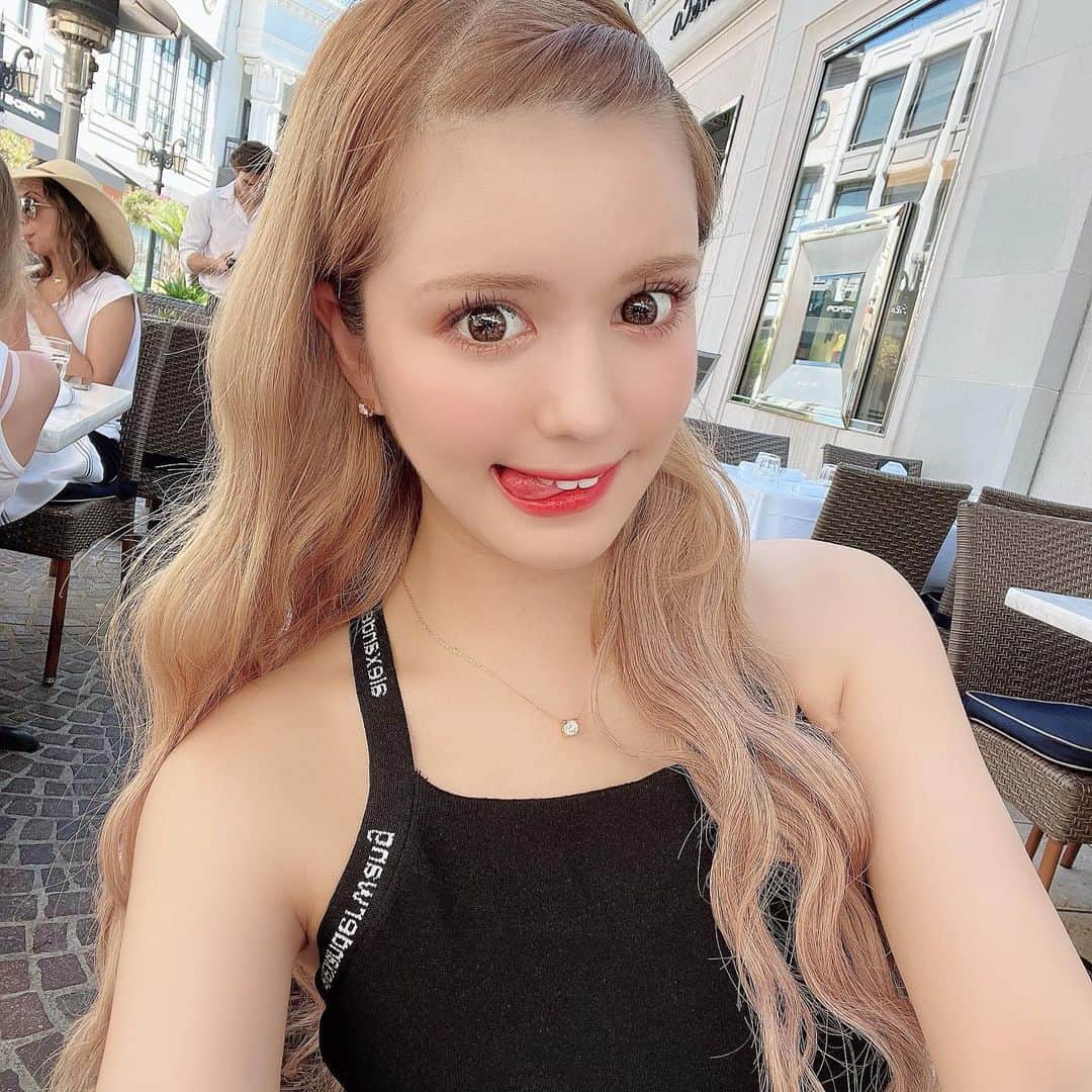 紗蘭のインスタグラム：「5億年ぶりの自撮り🤳🏻💕 盛れてるか盛れてないか、もはや分からないからとりあえずお褒めの言葉待ってます🥸💕wwww #alexanderwang #selfie」