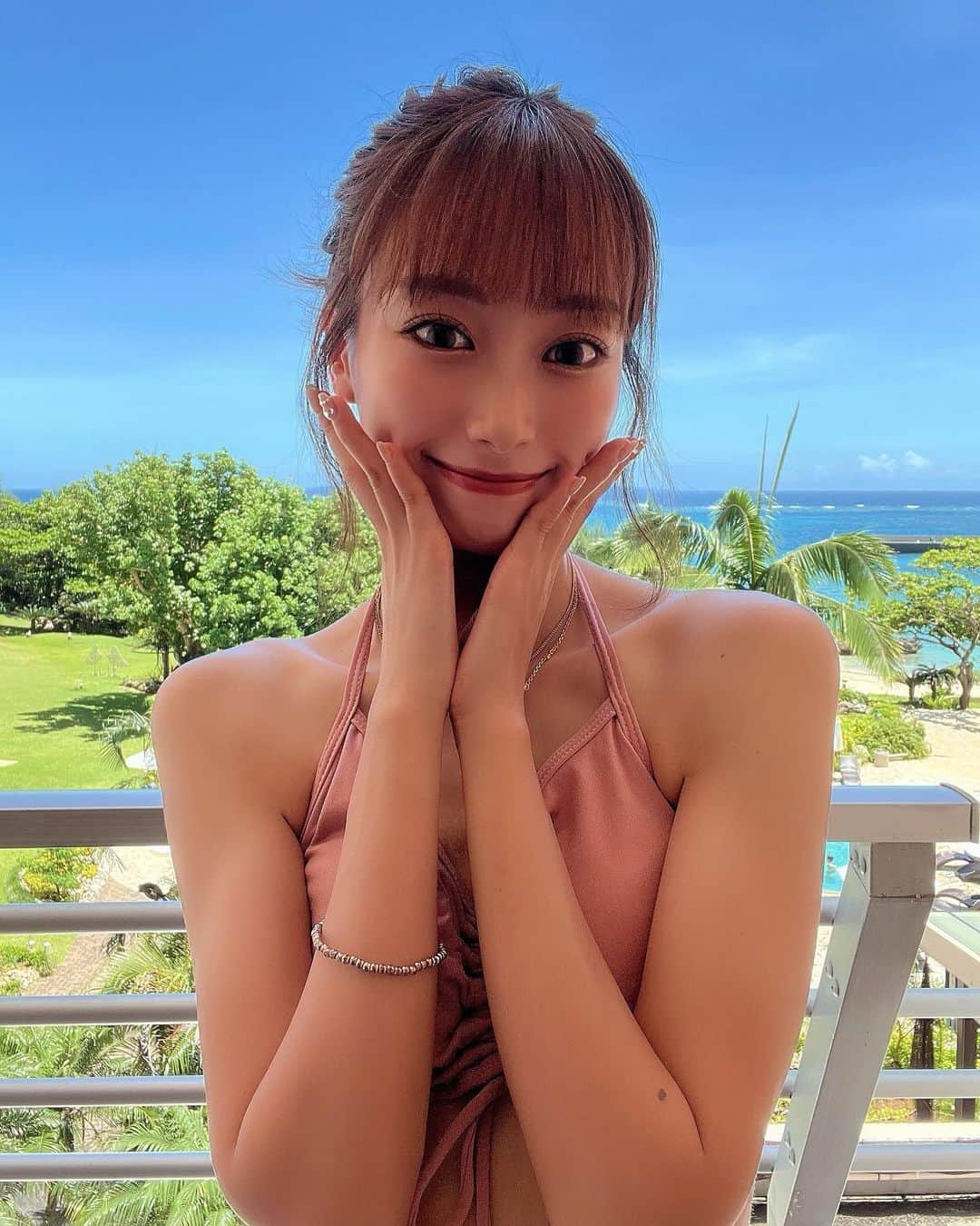 岡島彩花のインスタグラム：「・  もう7月か🌺  ６月は早めの夏休みだったから 今月からまたお仕事頑張ります☺️💕  配信のスケジュールは、 5日ボートレース尼崎 6日ボートレース尼崎 12日ボートレース尼崎 20-22日ボートレース生配信 23日ボートレース生配信 24日ボートレース宮島 28日ボートレース尼崎  新しい試みにも挑戦するので 今月も生配信楽しみにしててください☺︎  #ボレジョ #ボートレース #レースクイーン」