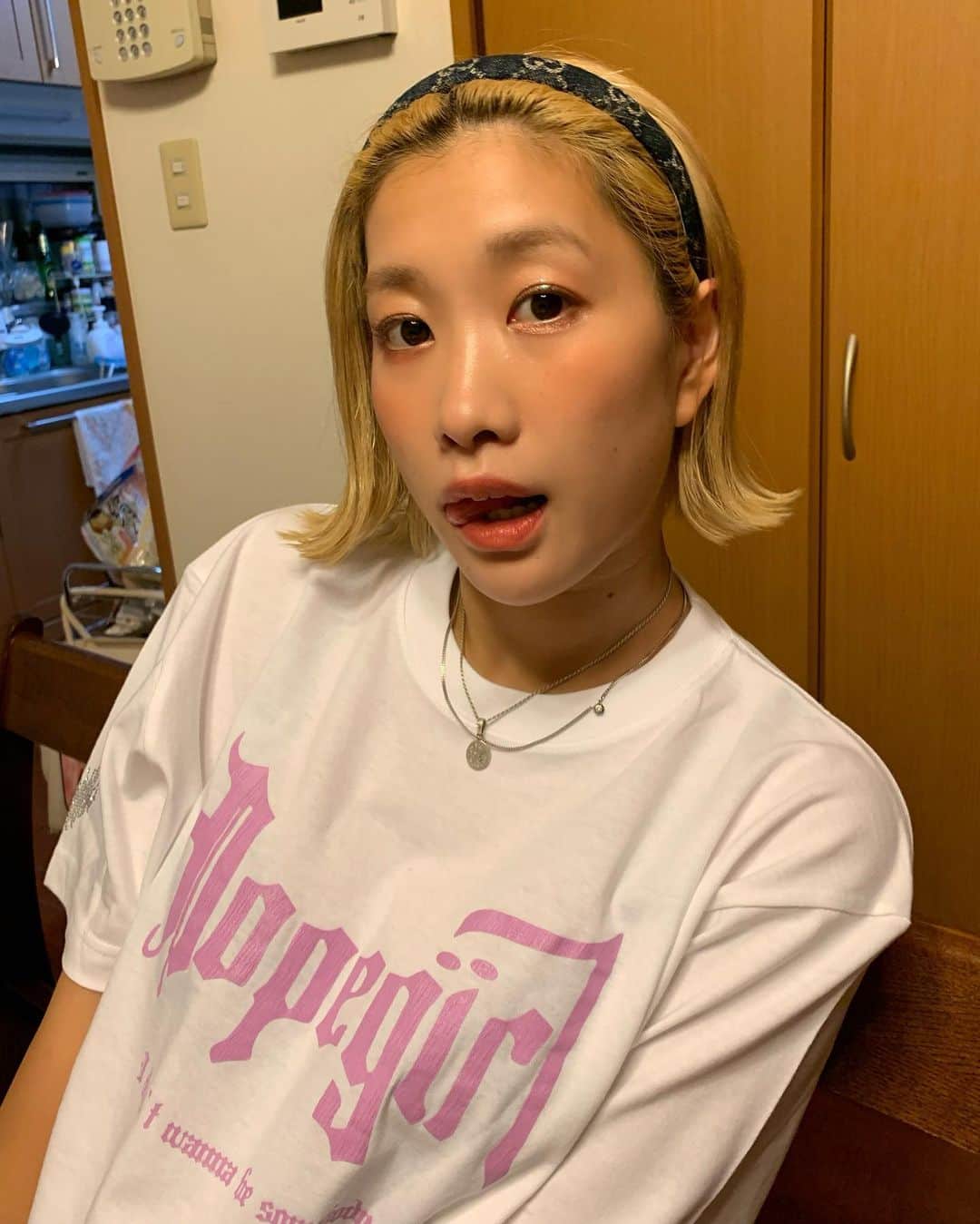 HANAのインスタグラム：「photo by 🍑  実家感満載が逆にいいかなって🫠💘 最後はパパうつりこみ👨🏻♡笑」