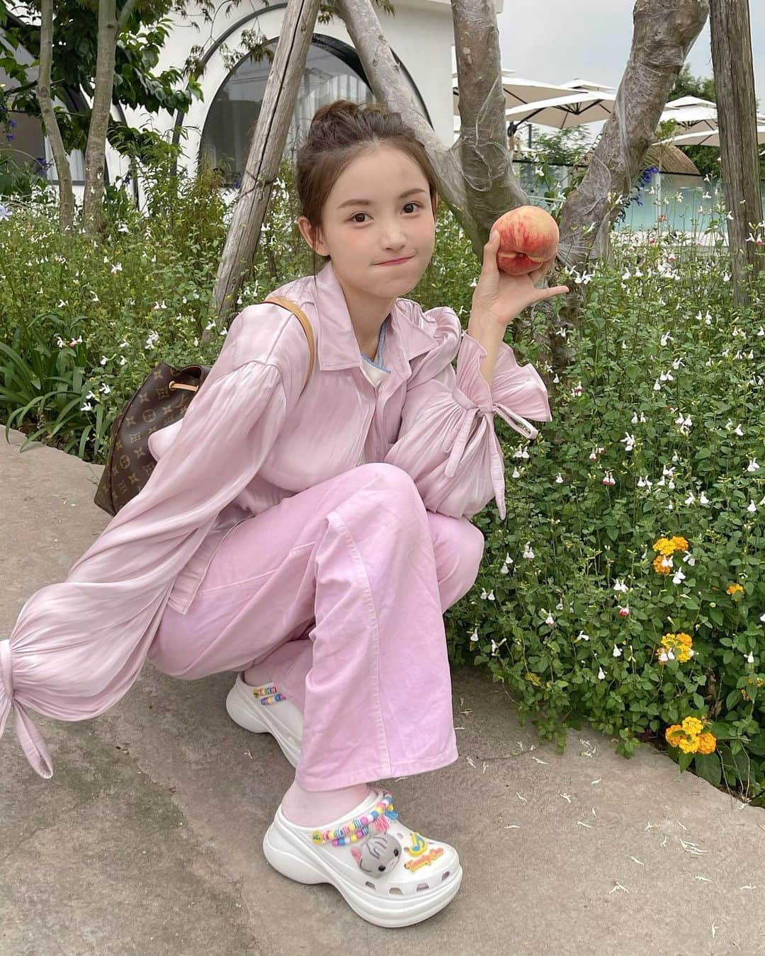リン・シャオザイのインスタグラム：「🍑」