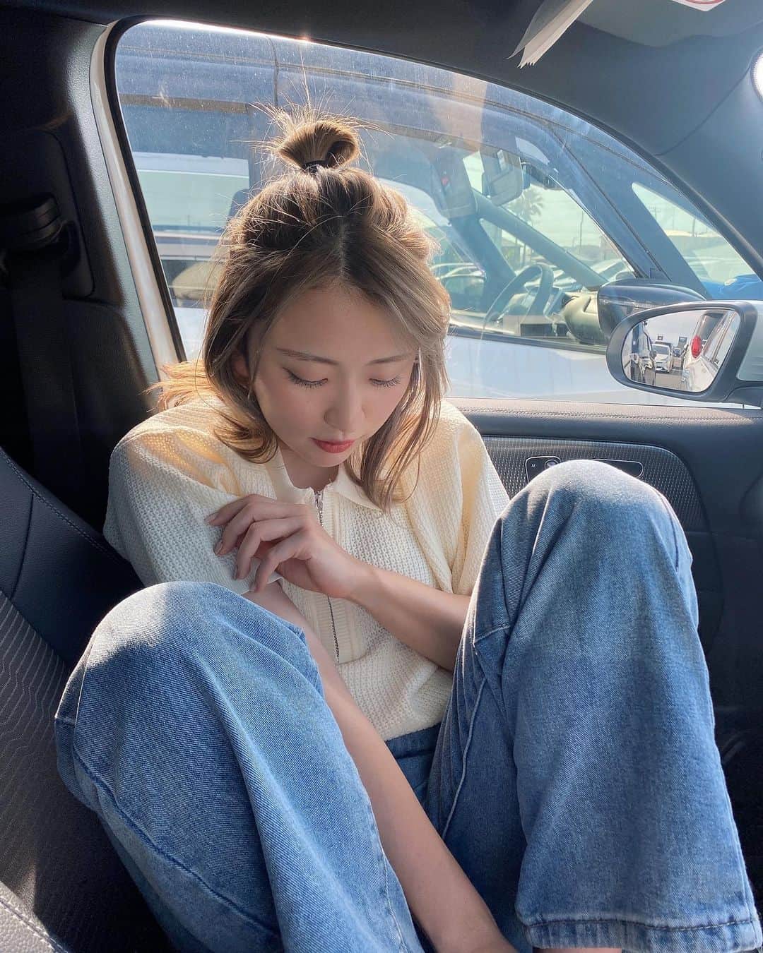 にこのインスタグラム：「💛🤍💙」