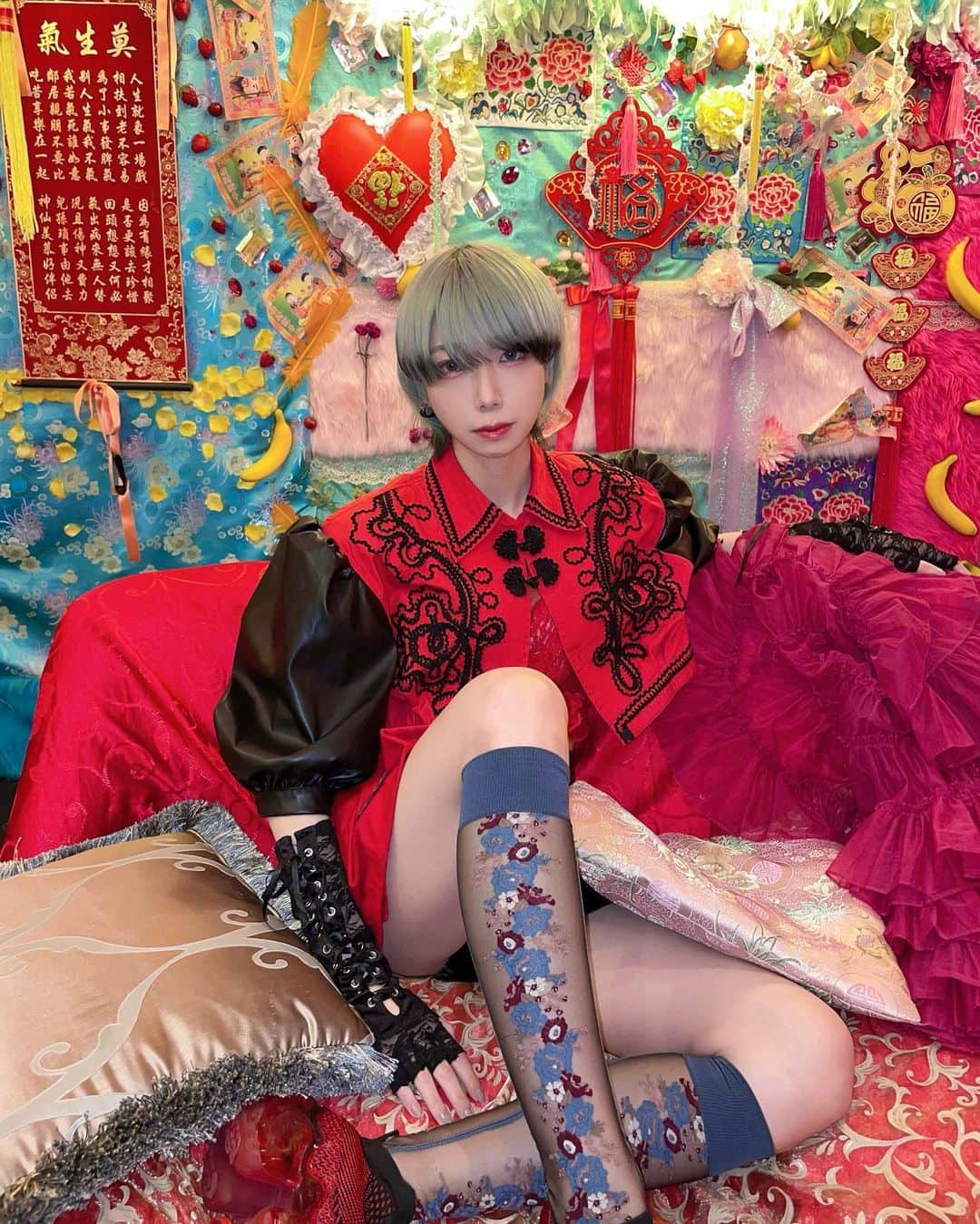 コショージメグミのインスタグラム：「🦒❤️‍🔥🐉💎❤︎」