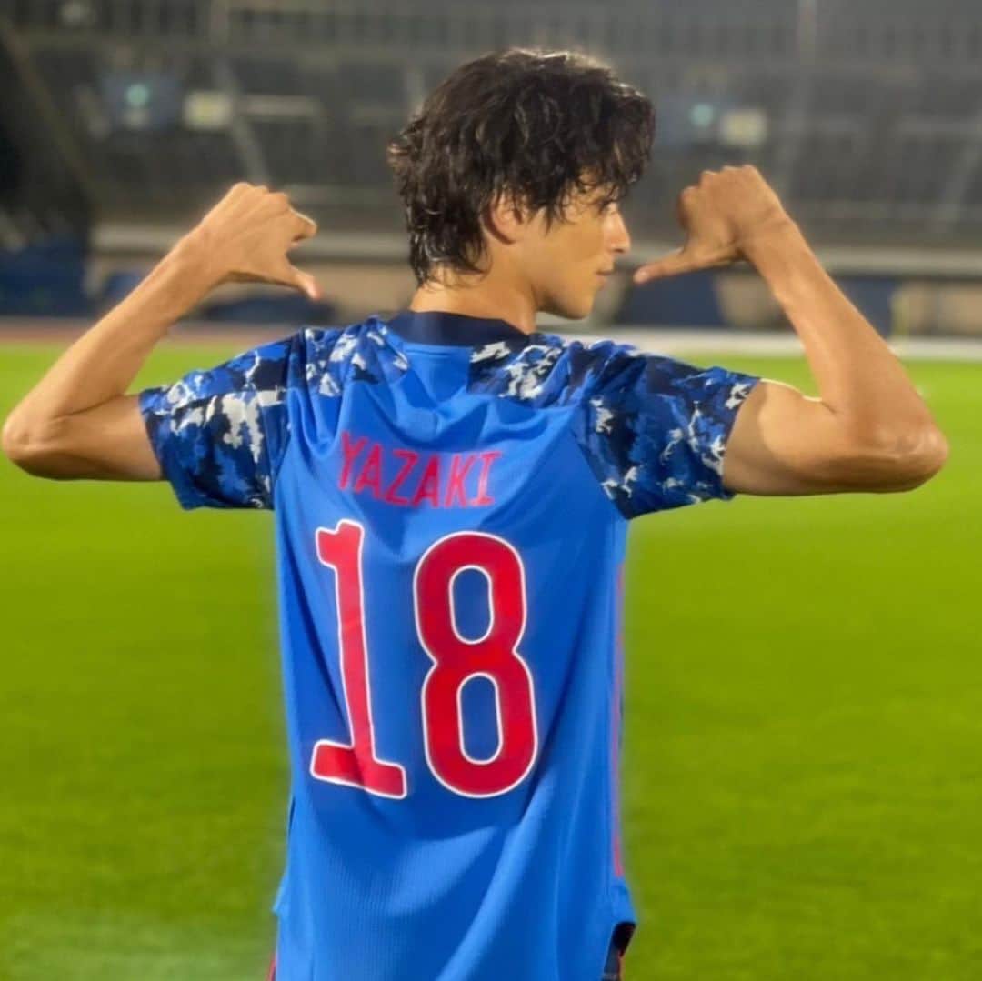 オールドルーキーのインスタグラム：「明日14時から #オールドルーキー 第1話SPリピートand 直前ナビ放送がございます💫 ✳︎一部地域を除く✳︎  まだ1話を観てない方🙇🏻‍♀️ これをみれば明日②話の放送に間に合います✨😆  そして！直前ナビは オールドルーキーの魅力が詰まった 第①、②話の撮影裏側メイキングやインタビューも‼️  是非ご覧ください📺⚽️  1話の思い出の写真を🤳🏻 いつでも筋トレしている流星さん💪  Twitter には別の写真をUP📸✨」