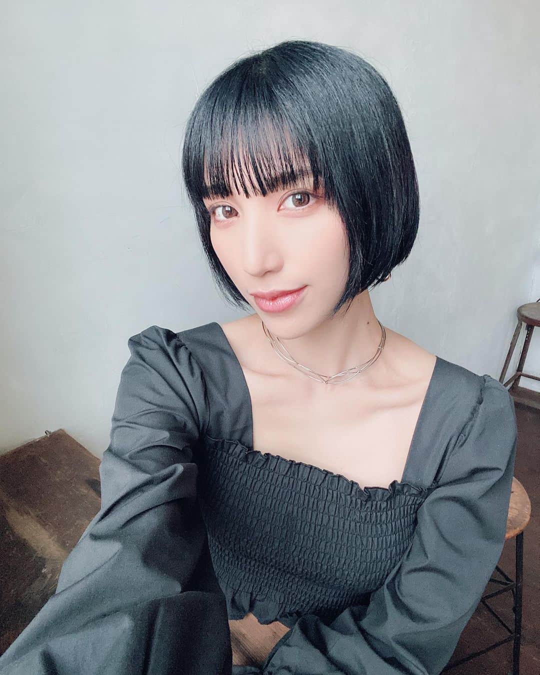 のインスタグラム：「こちら2020年10月ですって  時間経つの早いな🤔  #黒髪ショート #黒髪ボブ #ぱつっとショート #ぱつっとボブ #ショートカット女子」