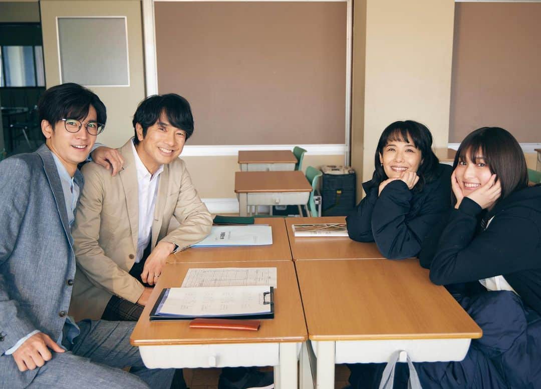 のインスタグラム：「🔷ここみせ👀#純愛ディソナンス🔷  #中島裕翔 さん、#吉川愛 さん、 #眞島秀和 さん、#富田靖子 さん まったり、ほんわかとスタンバイ中…😊  #フジテレビ #7月14日スタート #木曜よる10時」