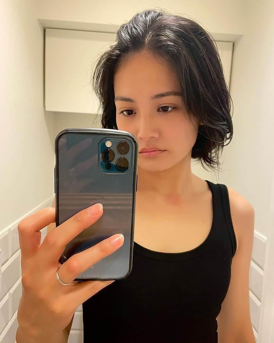 武内ペレス麻射のインスタグラム：「. 毎日タンクトップ🥵💦」