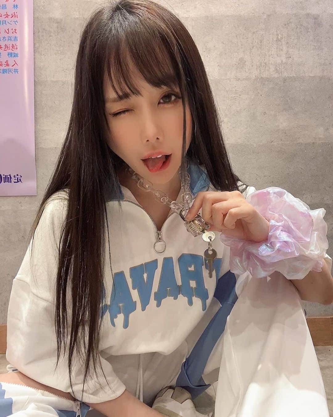 のインスタグラム：「ついに#水色系統　 に手を出し始めてしまった😒❤️ #REFLEM #トラバストーキョー #travastokyo  パーカーも可愛かったけど、もう熱いしなあ😗  #水色サブカル雰囲気女子 #水色系統さんと繋がりたい #水色系統 #水色界隈 #水色系統さんと繋がりたい #サブカル女子#サブカルチャー #sexy #コスプレ #グラビア #サブカル #anime #gravure #cosplayer #subculture #adult #かわいい #ファッション #モデル #幸せ #笑顔 #カジュアル #ドレス #帽子 #パーカー #ロック #女性」
