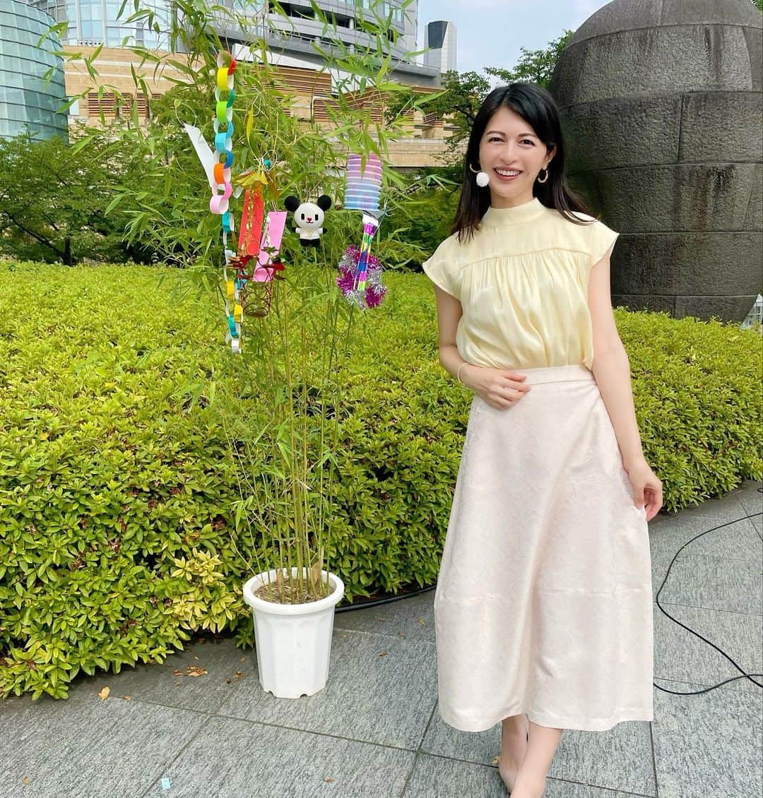 のインスタグラム：「今朝もサンデーLIVEをご覧いただきありがとうございました😊  台風４号の進路が心配ですね😥 それほど勢力は強くありませんがダラダラ続く雨や局地的な大雨に注意です⚠️  今年はほとんどの地域が梅雨明けして迎える七夕ですが、この台風の影響もあり天の川は見えるかどうか微妙なトコロです…🎋  実は七夕に合わせて天の川の写真をご紹介しようと思って準備していたのですが叶わず！フォロワーさんだけの特別公開になりました😉🌟 フルサイズの画像はTwitterに投稿しておきますのでぜひご覧ください😊❤️ 東京都内でこんな素敵な星空が見られるなんて信じられません😌🌌  #台風 #大雨 #七夕 #天の川 #神津島 #テレビ朝日 #サンデーlive #ゴーちゃん #お天気中継 #気象予報士」
