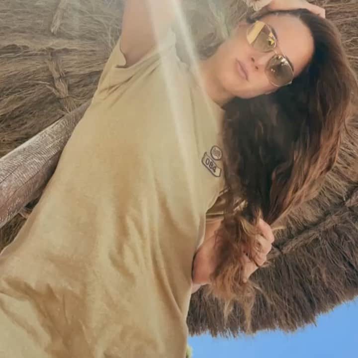 ズザンナ・ヤカボスのインスタグラム：「Windy 👩🏻‍🌾」