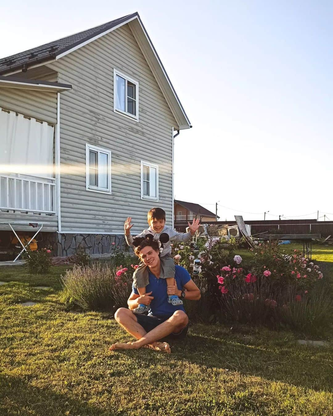 パヴェル・ドローストさんのインスタグラム写真 - (パヴェル・ドローストInstagram)「"Dacha Time"🌾🏡 Спасибо @potdykova  за наши прекрасные дружеские посиделки ☕ Как всегда, душевно и уютно🤗✨」7月3日 2時10分 - pashka_drozd