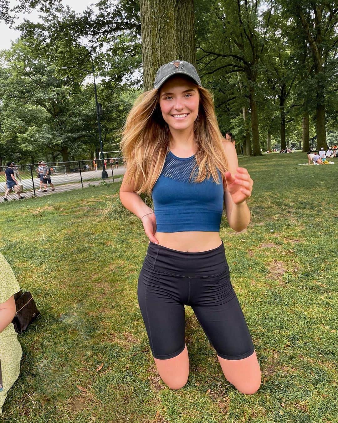 Claire Gerhardsteinのインスタグラム：「Central Park is a vibe」