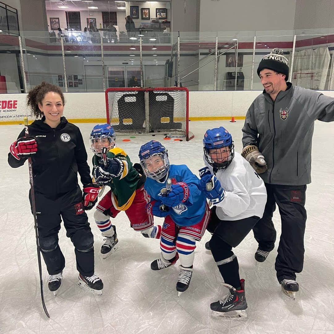 エレーネ・ゲデヴァニシヴィリのインスタグラム：「Me and Coach Hero sending the Boys off to Brick Invitation Hockey Tournament @brickhockey Never a dull moment with these boys. Good luck 🍀 @mid_fairfield_hockey   Jack, Ryan and Luck   @cuttingedgeiceacademy_  @besahockey   #balance #agility #speed #efficiency  #besahockey #hockey #training #elite #edgework」